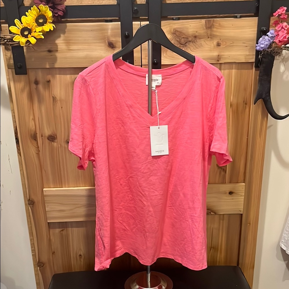 ANDREE BY UNIT Neon Pink V-Neck Tee